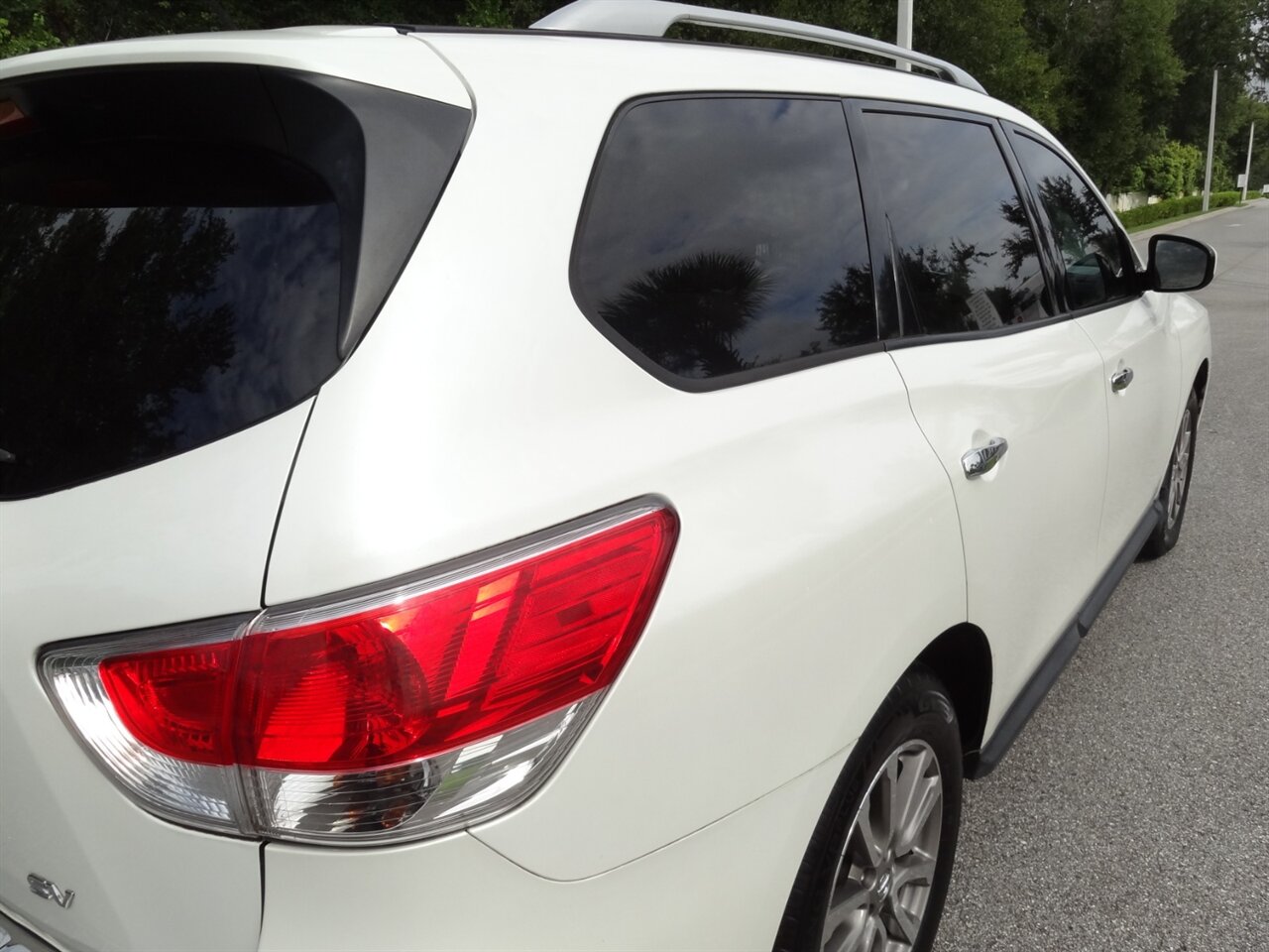 2015 Nissan Pathfinder SV - Photo 13 - Deland, FL 32720