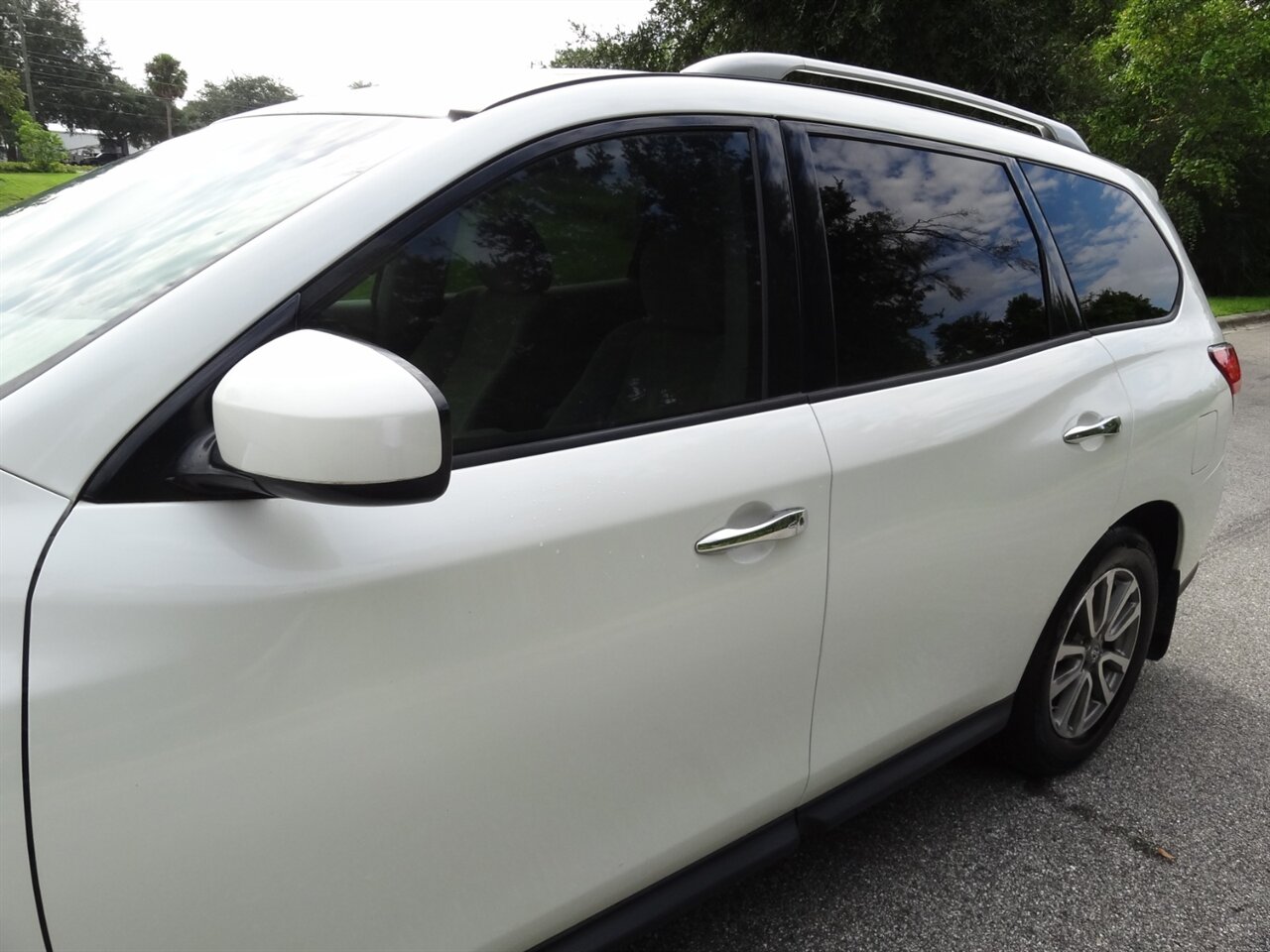 2015 Nissan Pathfinder SV - Photo 11 - Deland, FL 32720