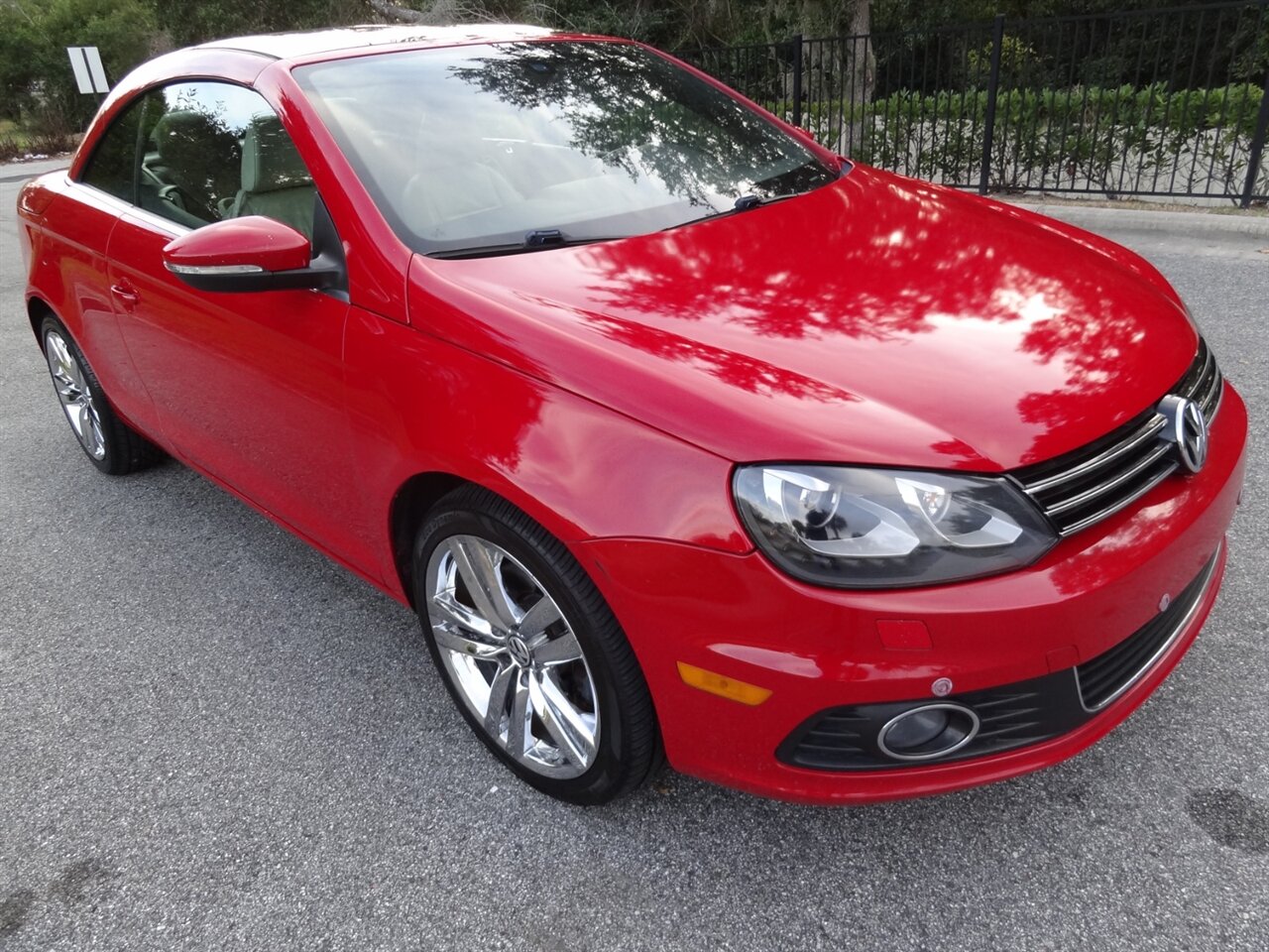 2014 Volkswagen Eos Executive SULEV  Premium - Photo 5 - Deland, FL 32720