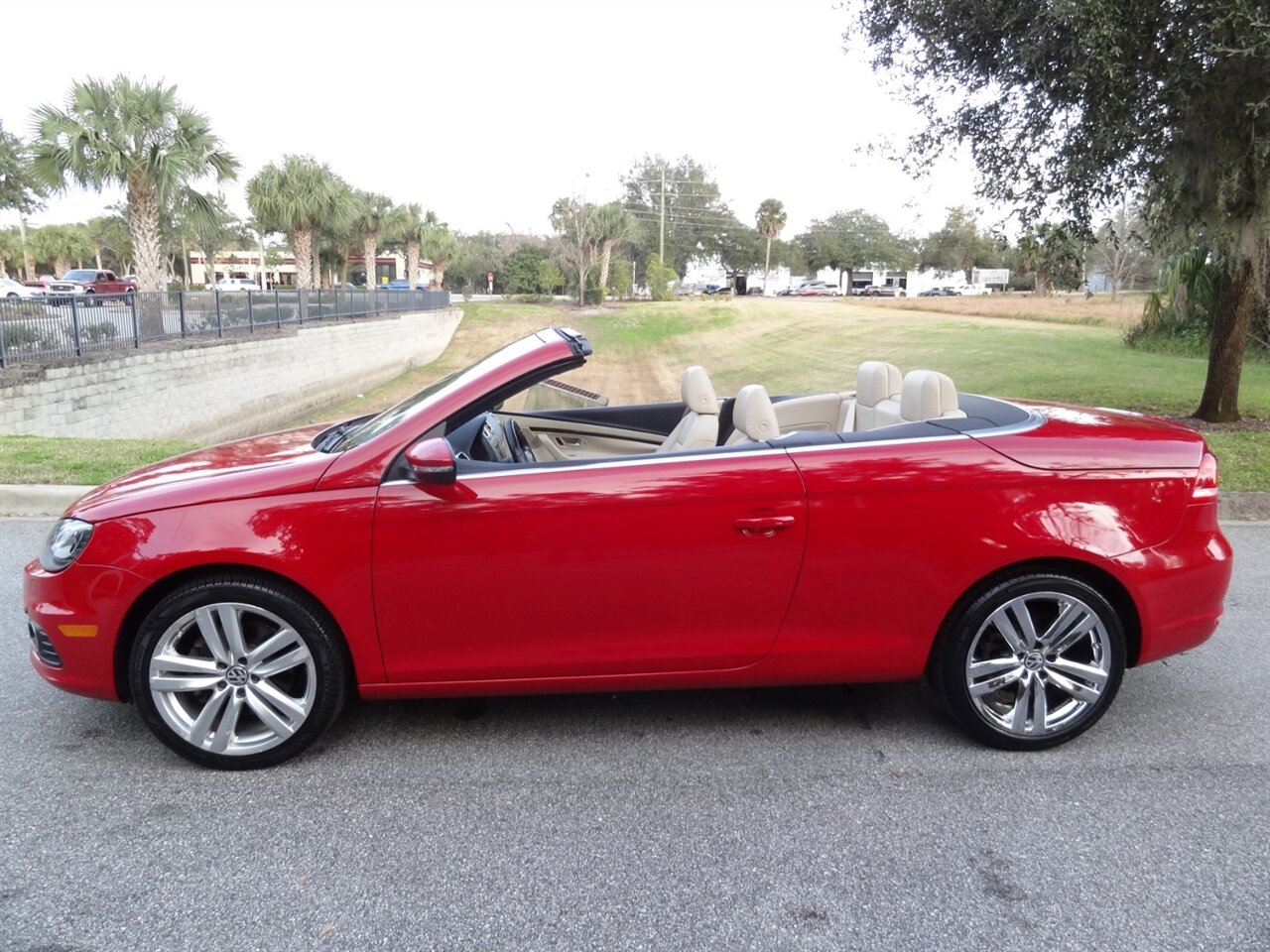 2014 Volkswagen Eos Executive SULEV  Premium - Photo 21 - Deland, FL 32720
