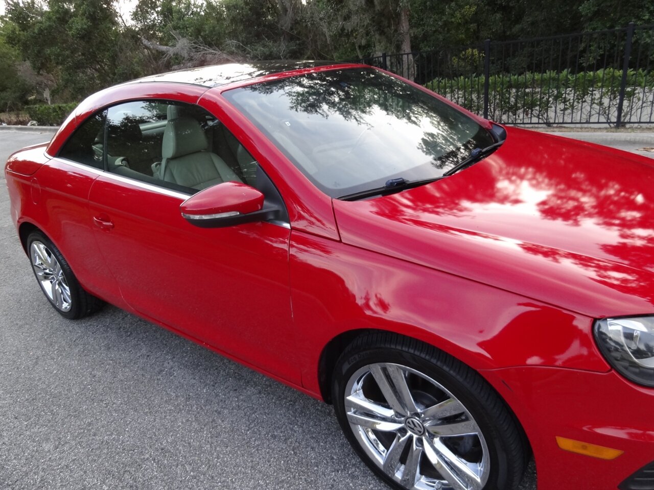 2014 Volkswagen Eos Executive SULEV  Premium - Photo 13 - Deland, FL 32720