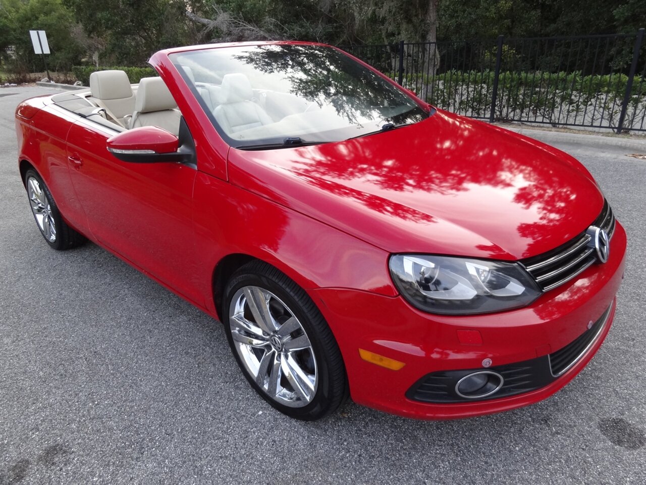 2014 Volkswagen Eos Executive SULEV  Premium - Photo 1 - Deland, FL 32720
