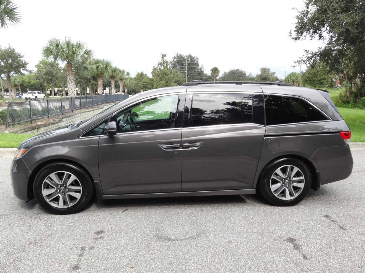 2014 Honda Odyssey Touring  Elite - Photo 16 - Deland, FL 32720