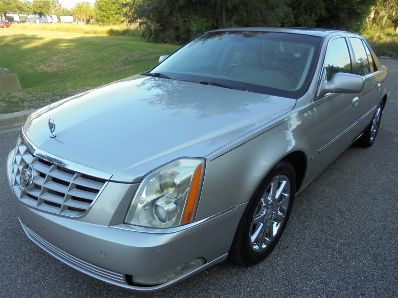 2007 Cadillac DTS Performance  Premium - Photo 2 - Deland, FL 32720