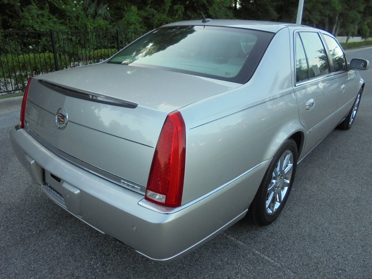 2007 Cadillac DTS Performance  Premium - Photo 3 - Deland, FL 32720