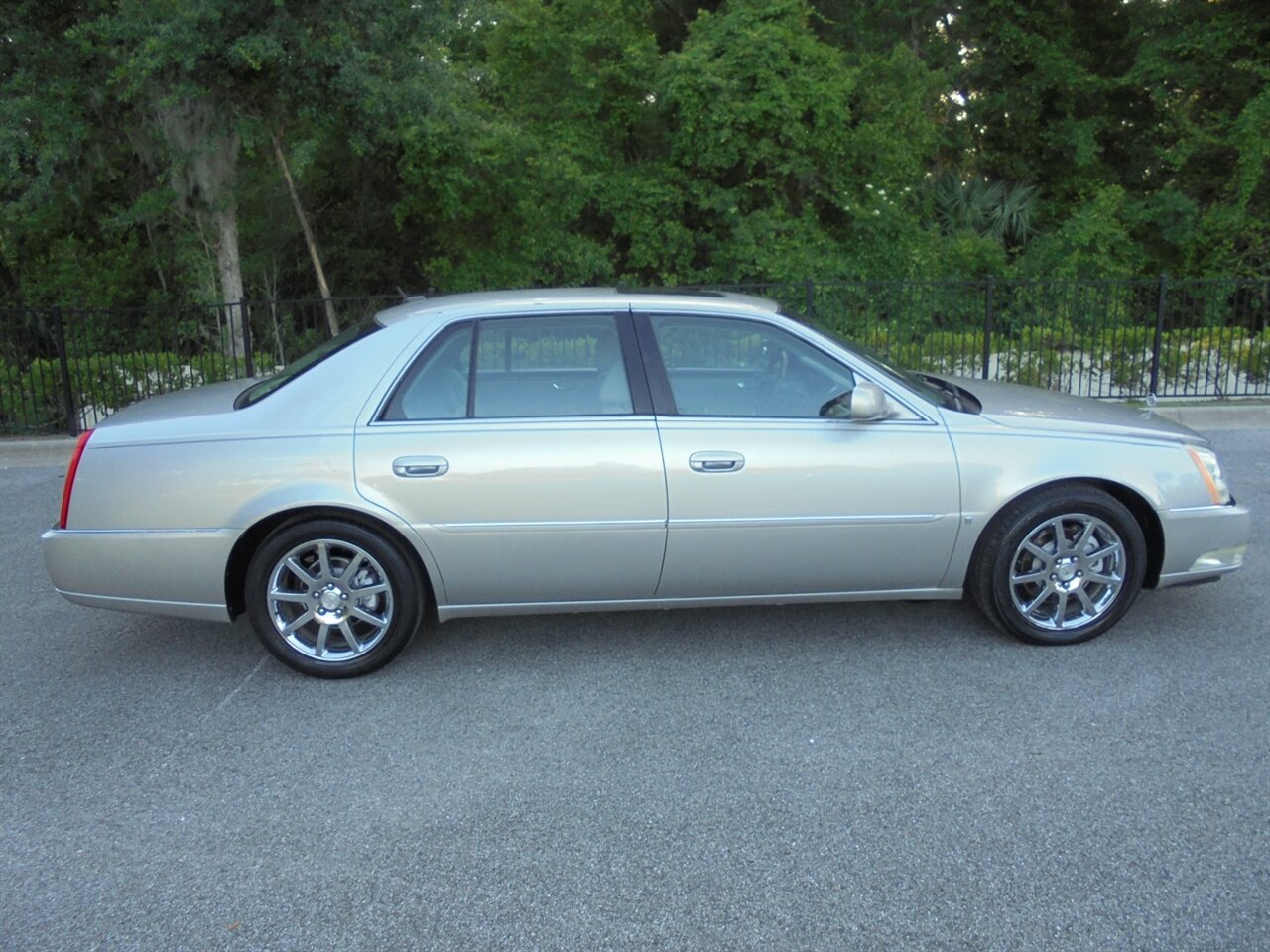 2007 Cadillac DTS Performance  Premium - Photo 15 - Deland, FL 32720