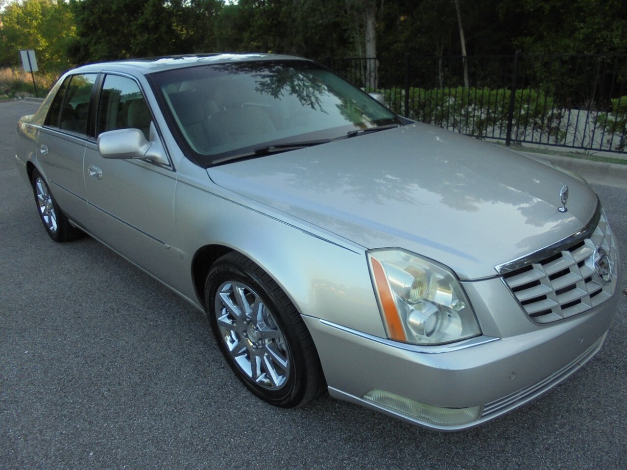 2007 Cadillac DTS Performance  Premium - Photo 1 - Deland, FL 32720