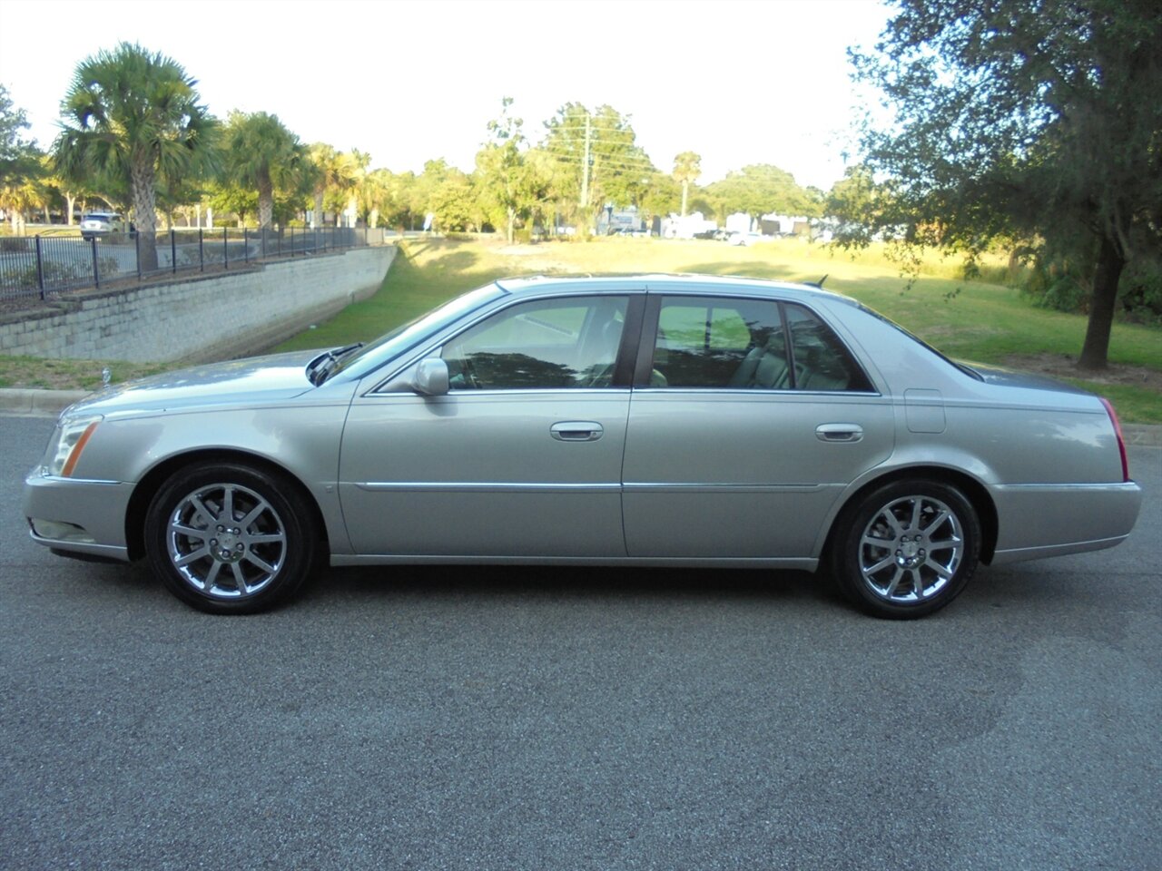 2007 Cadillac DTS Performance  Premium - Photo 16 - Deland, FL 32720