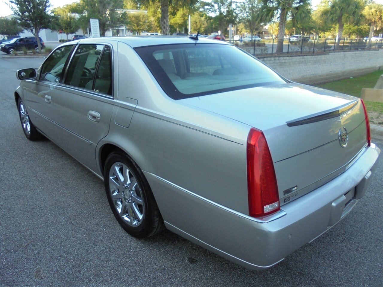 2007 Cadillac DTS Performance  Premium - Photo 4 - Deland, FL 32720