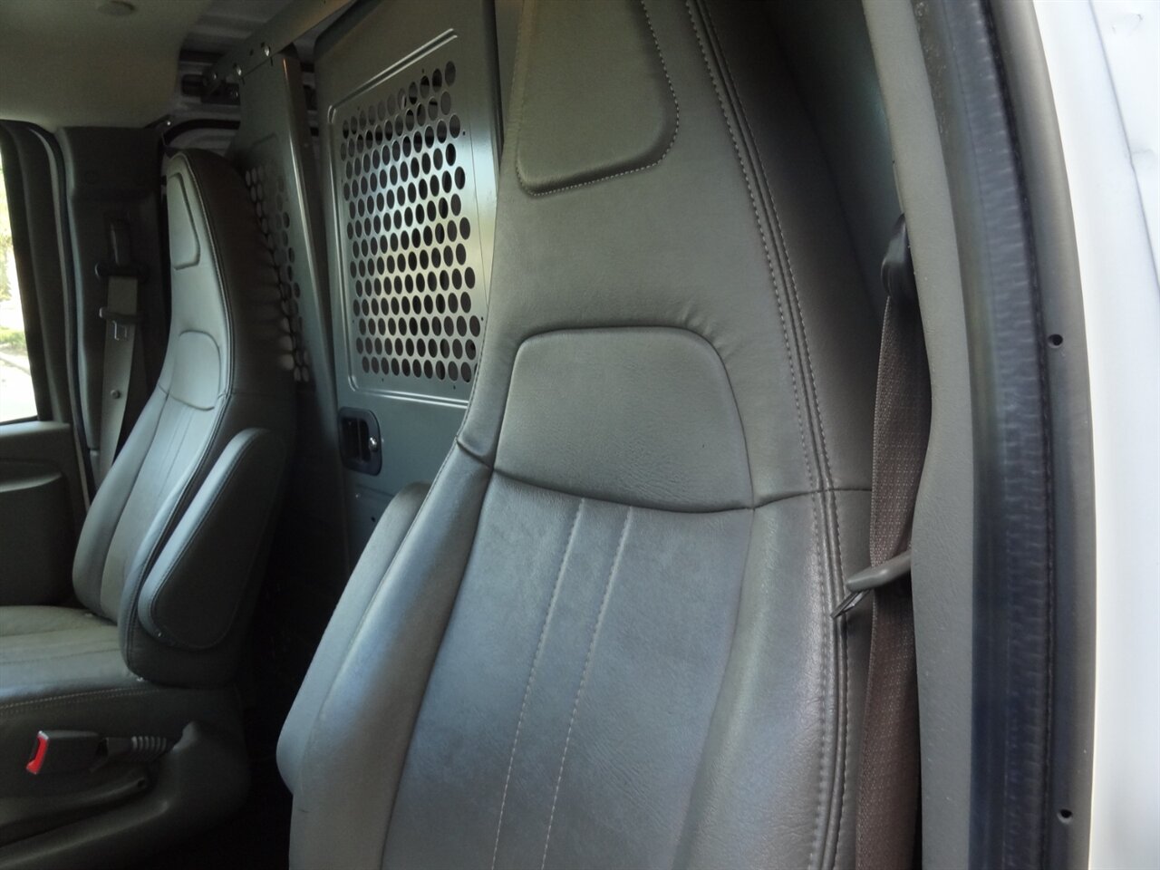 2020 Chevrolet Express 2500   - Photo 31 - Deland, FL 32720