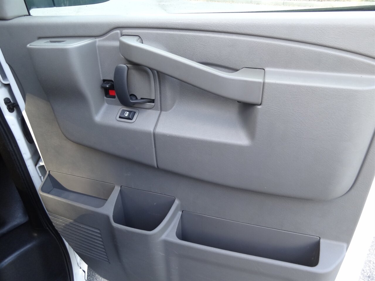 2020 Chevrolet Express 2500   - Photo 46 - Deland, FL 32720