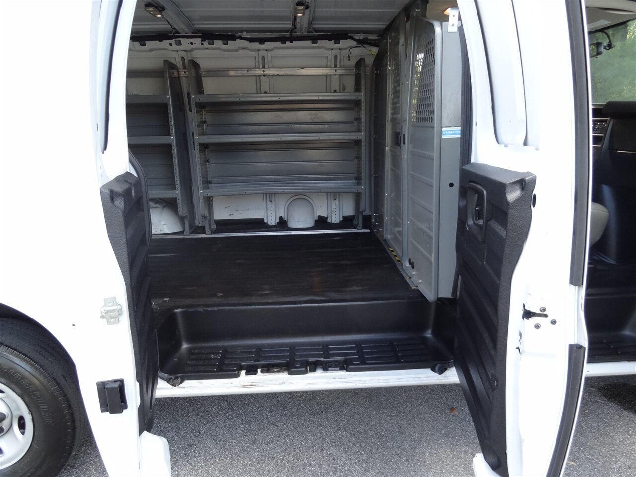 2020 Chevrolet Express 2500   - Photo 39 - Deland, FL 32720