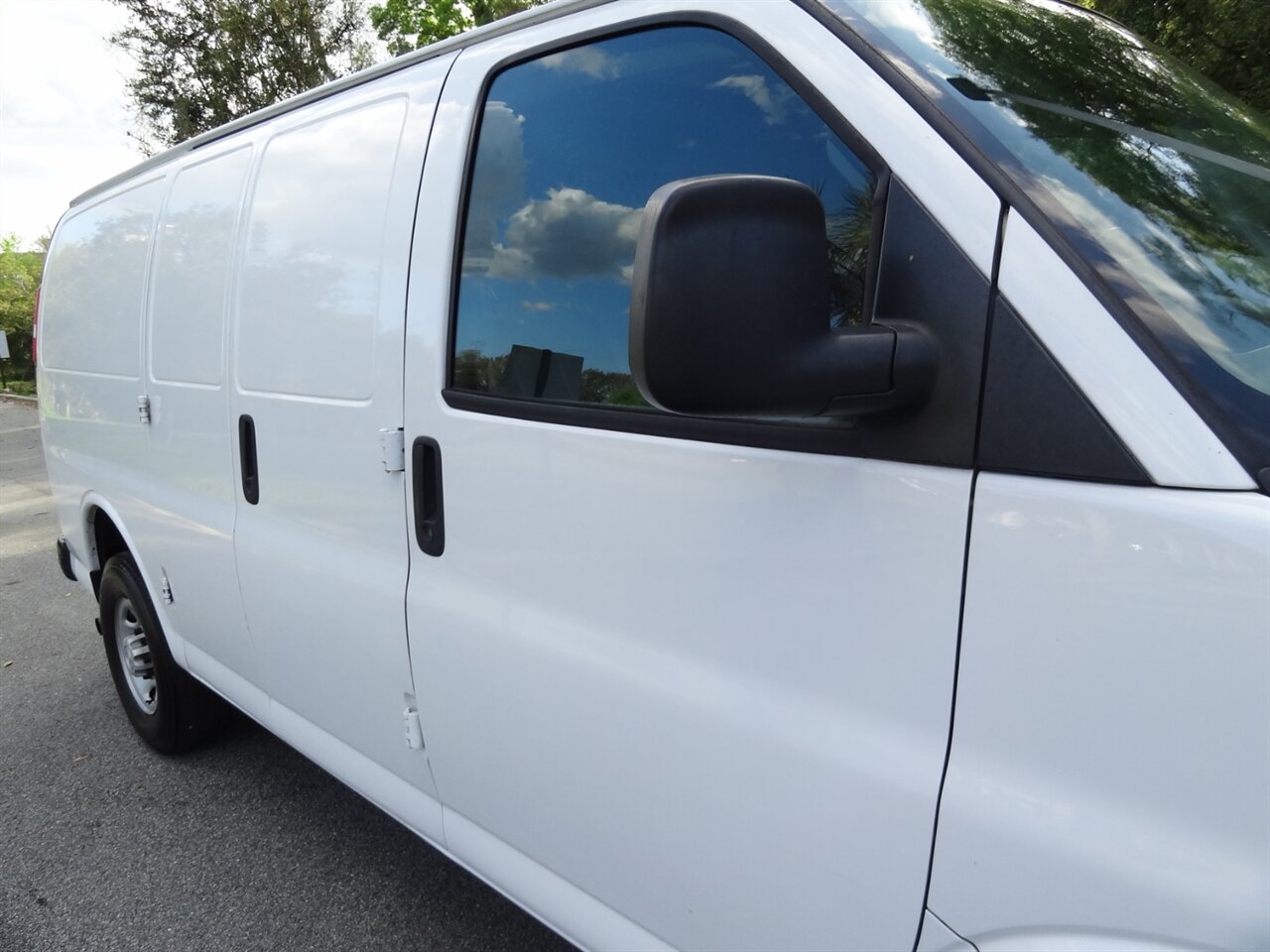 2020 Chevrolet Express 2500   - Photo 10 - Deland, FL 32720