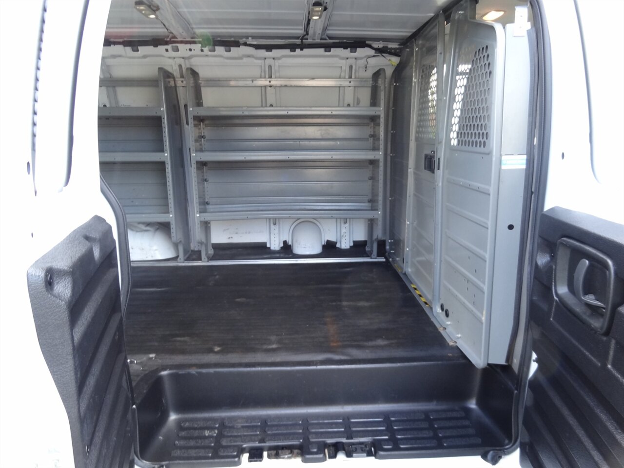 2020 Chevrolet Express 2500   - Photo 40 - Deland, FL 32720