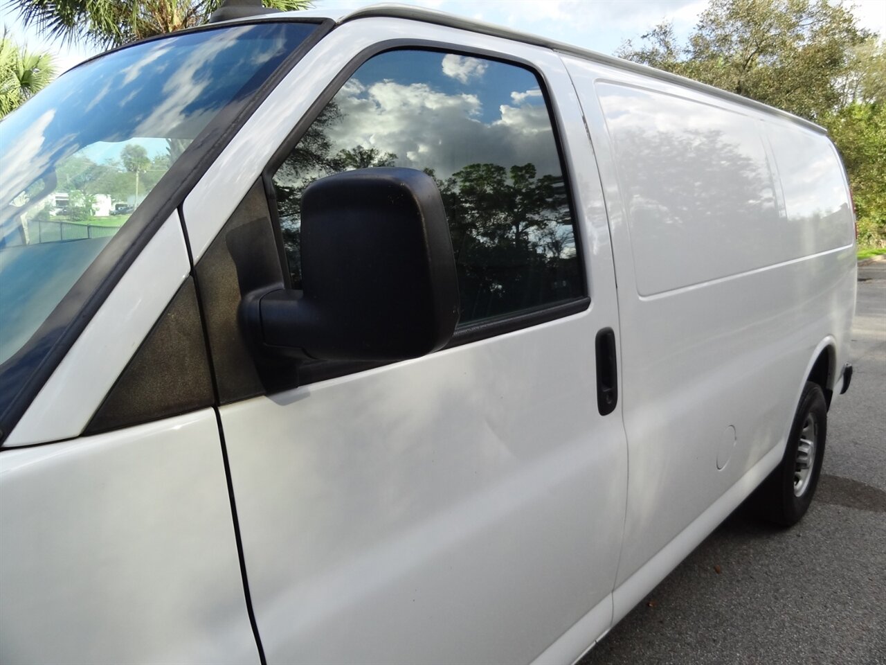 2020 Chevrolet Express 2500   - Photo 11 - Deland, FL 32720
