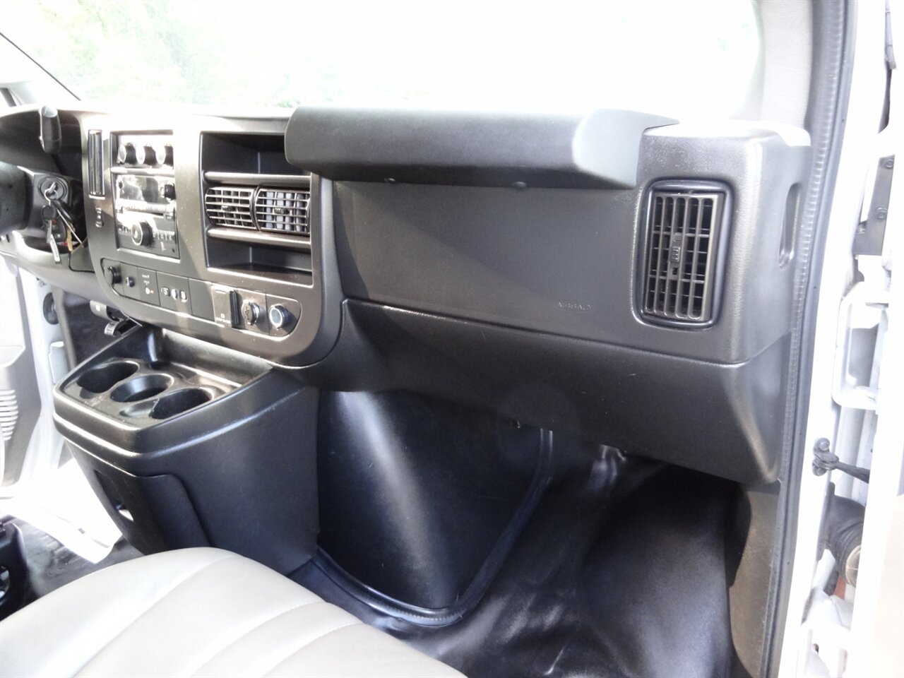 2020 Chevrolet Express 2500   - Photo 45 - Deland, FL 32720