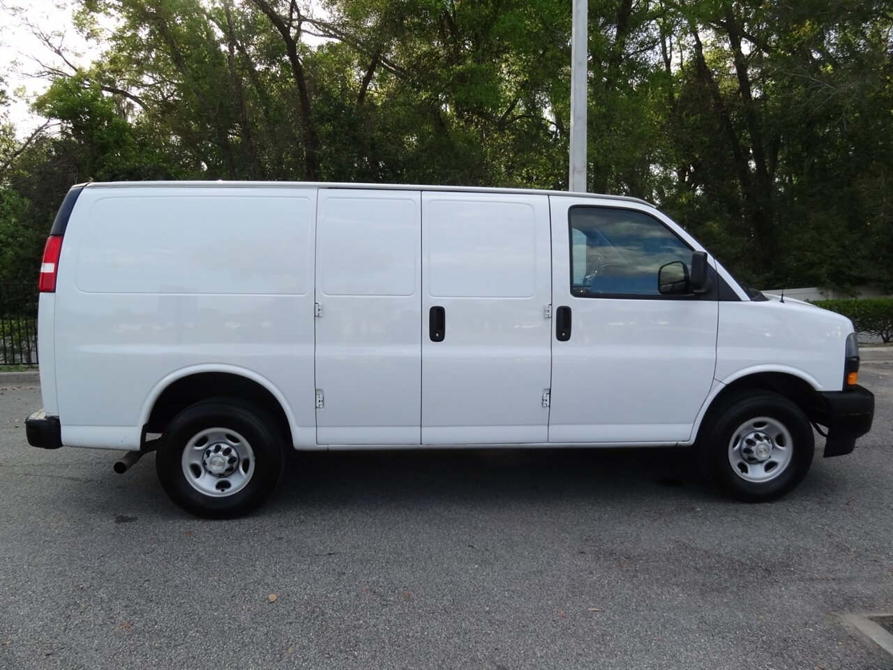 2020 Chevrolet Express 2500   - Photo 20 - Deland, FL 32720