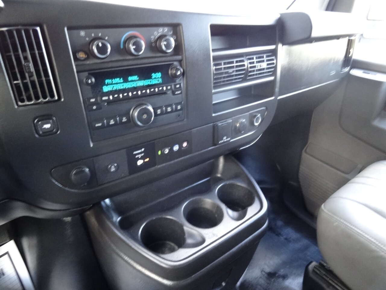 2020 Chevrolet Express 2500   - Photo 57 - Deland, FL 32720