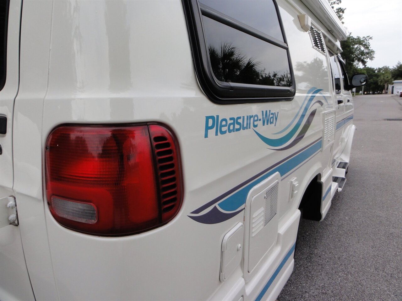 2000 Dodge Ram Van 3500 MH  Pleasure way Excel-RD - Photo 10 - Deland, FL 32720