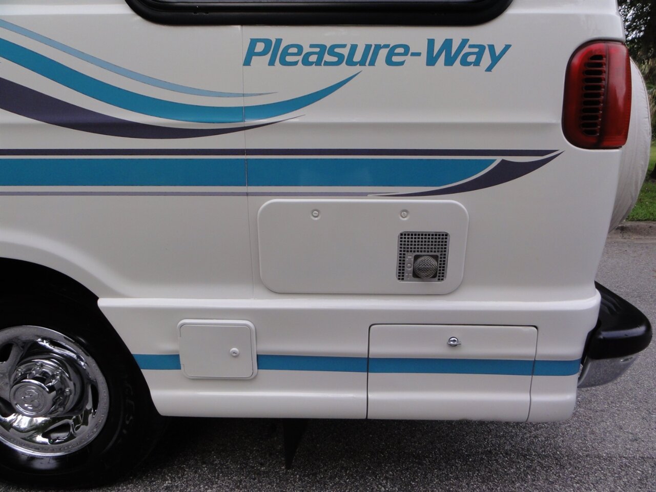 2000 Dodge Ram Van 3500 MH  Pleasure way Excel-RD - Photo 23 - Deland, FL 32720