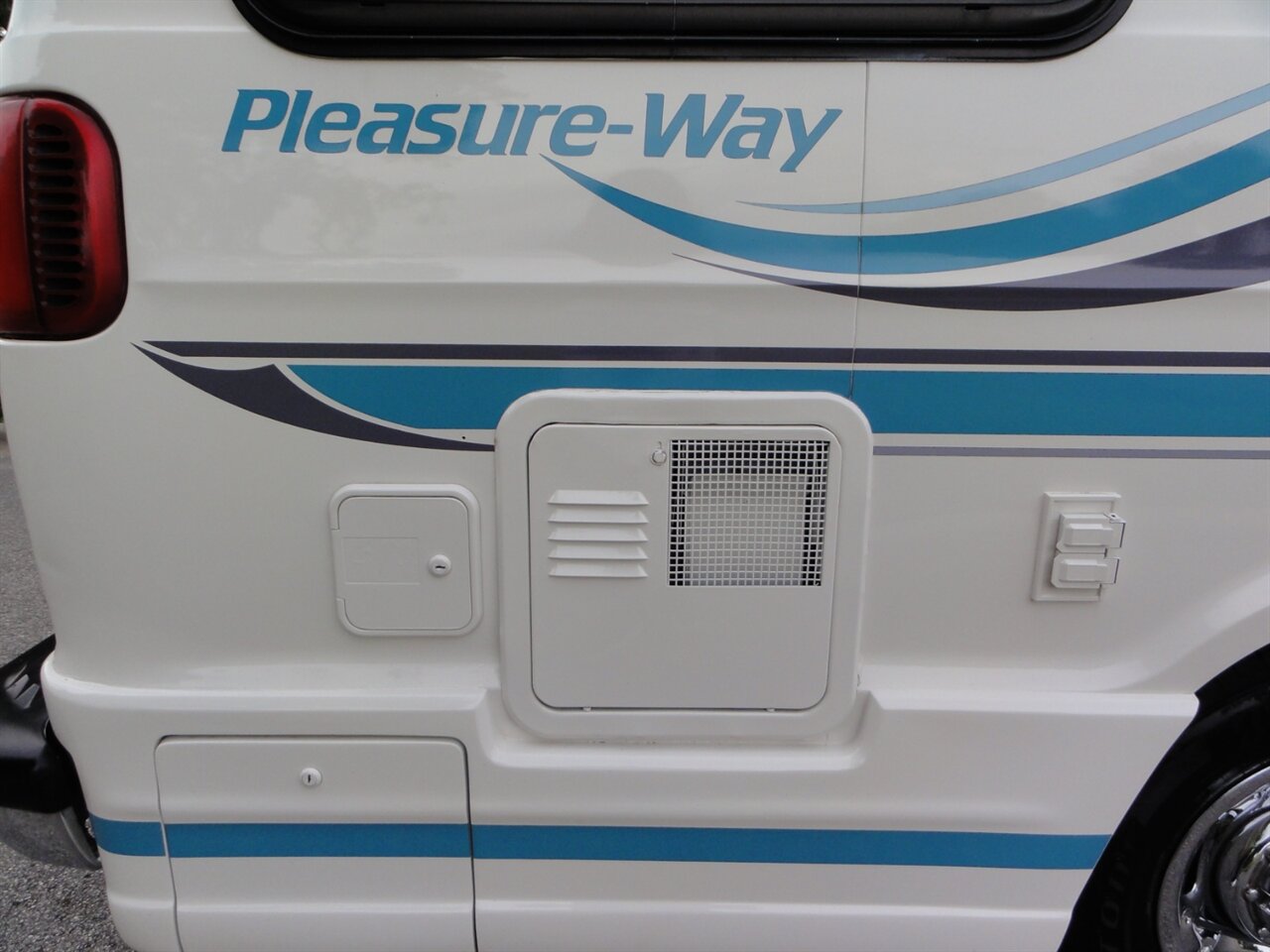 2000 Dodge Ram Van 3500 MH  Pleasure way Excel-RD - Photo 20 - Deland, FL 32720