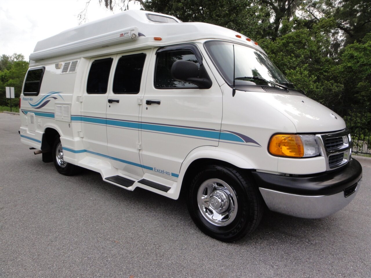 2000 Dodge Ram Van 3500 MH  Pleasure way Excel-RD - Photo 1 - Deland, FL 32720