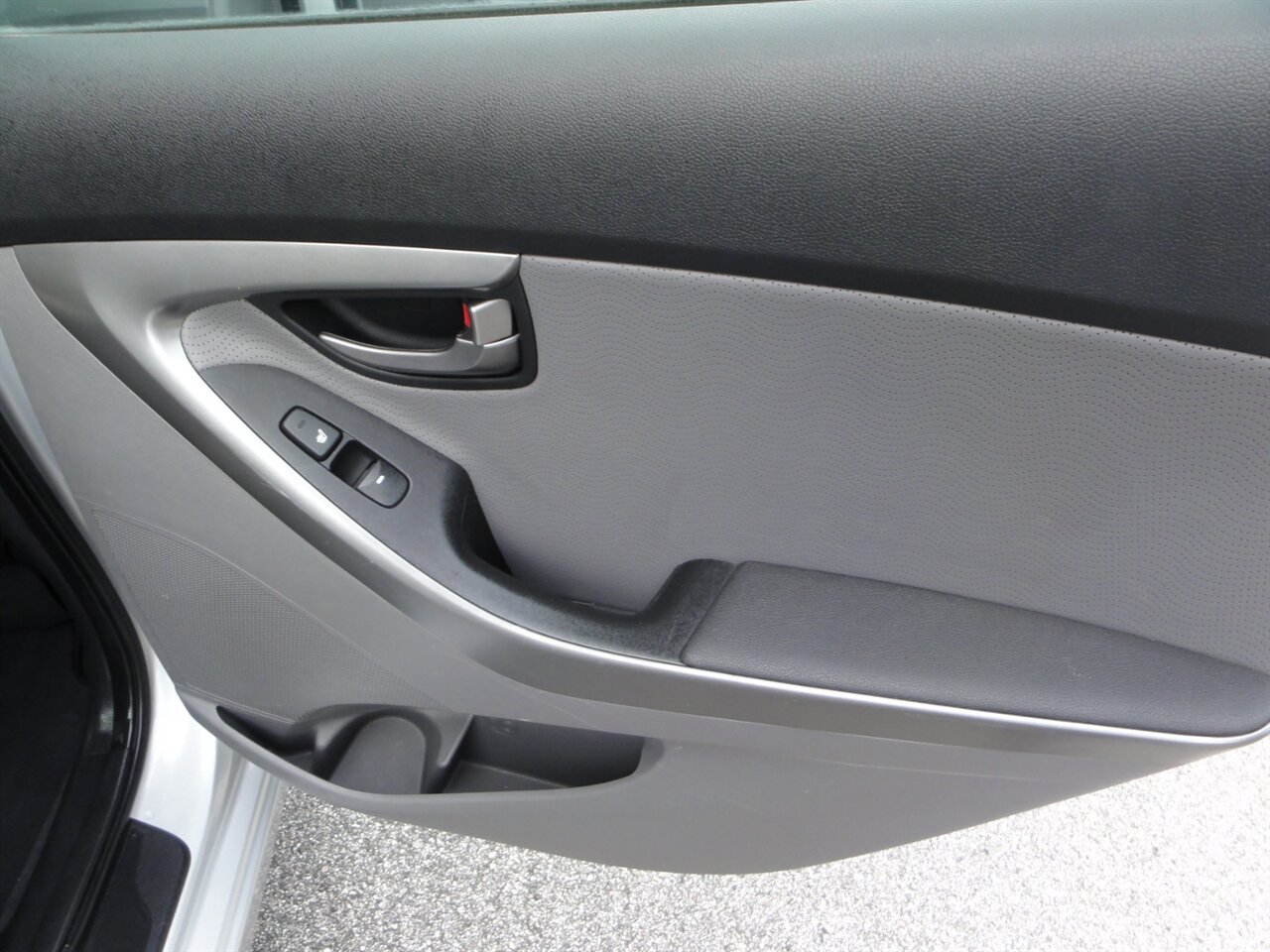 2012 Hyundai ELANTRA Limited - Photo 39 - Deland, FL 32720