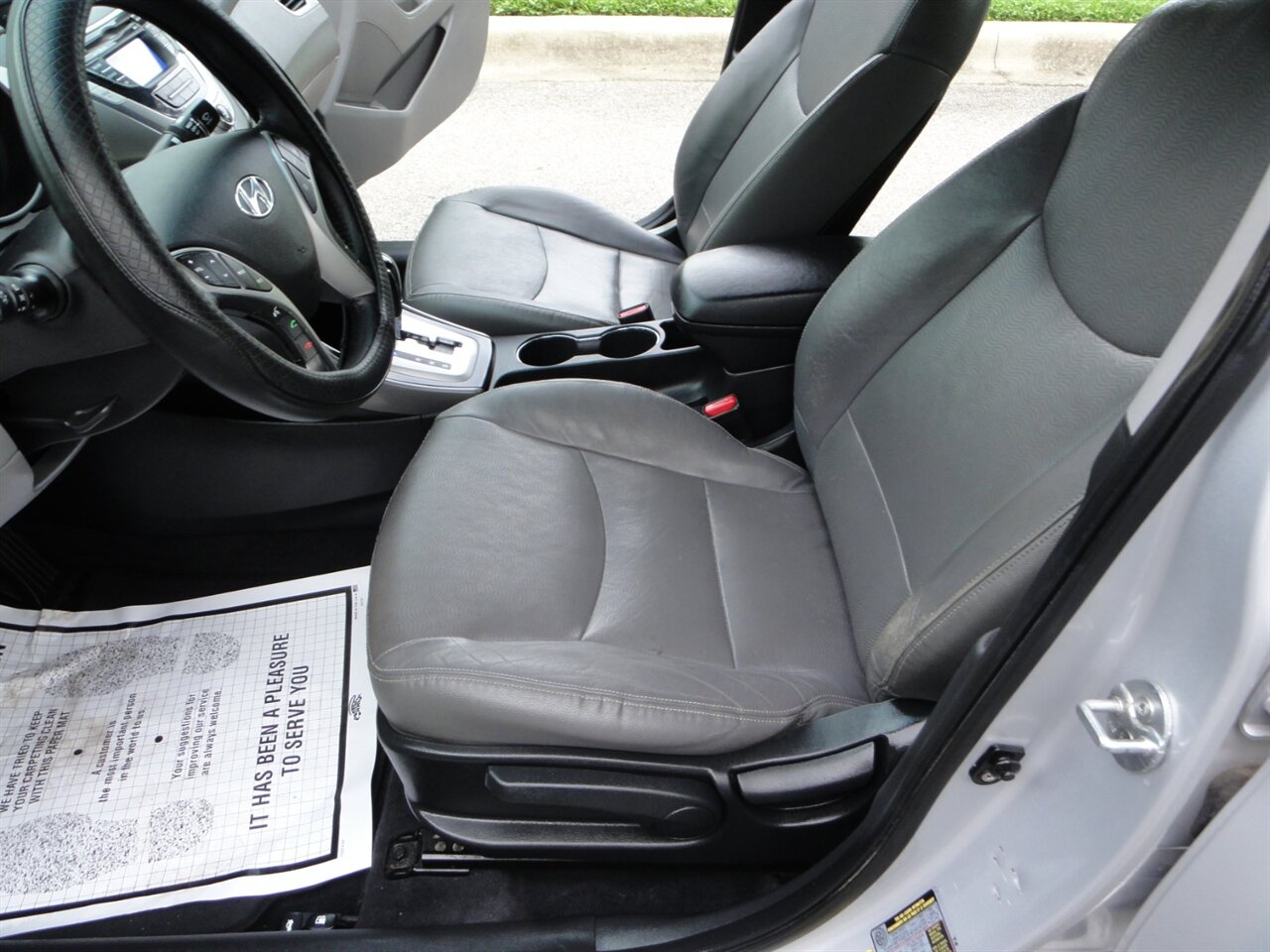 2012 Hyundai ELANTRA Limited - Photo 32 - Deland, FL 32720