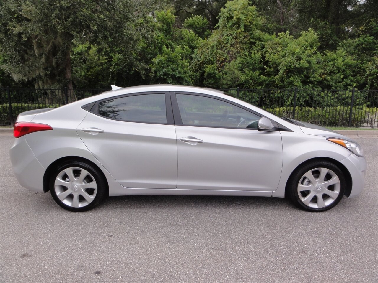 2012 Hyundai ELANTRA Limited - Photo 15 - Deland, FL 32720