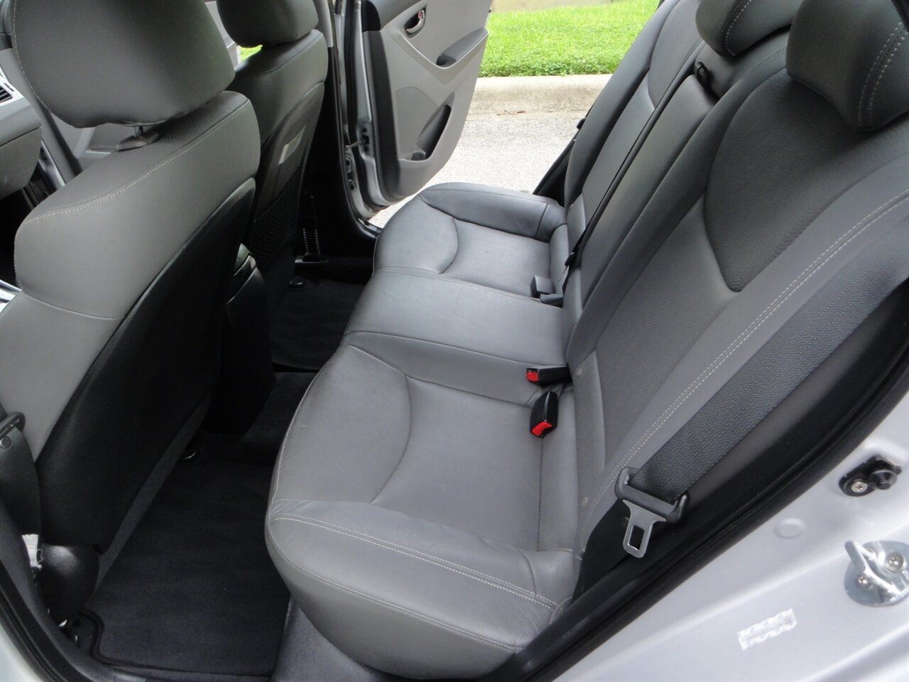 2012 Hyundai ELANTRA Limited - Photo 35 - Deland, FL 32720