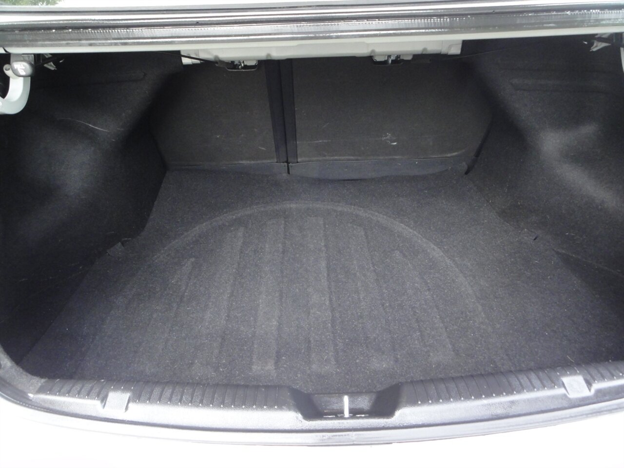 2012 Hyundai ELANTRA Limited - Photo 37 - Deland, FL 32720