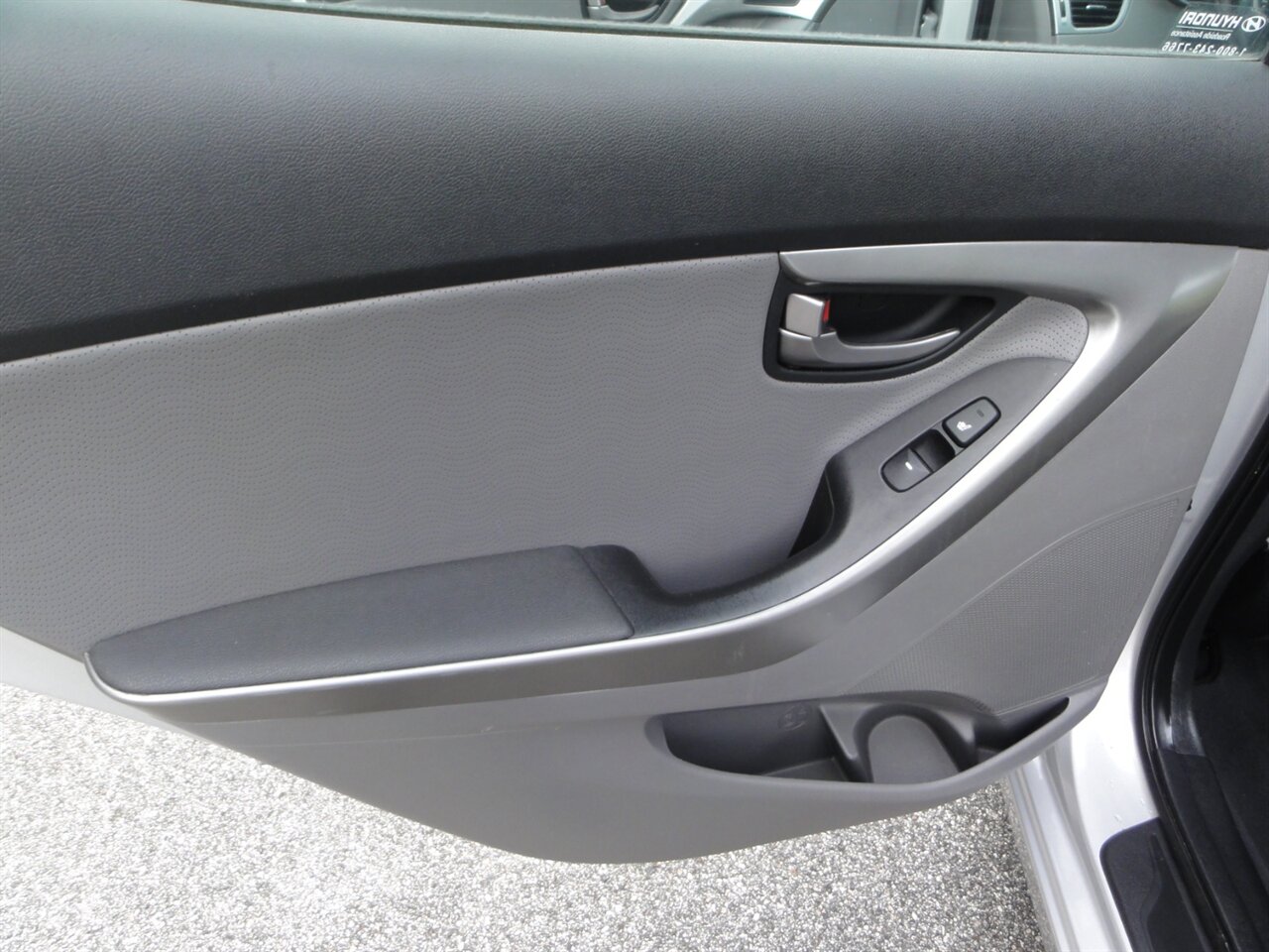 2012 Hyundai ELANTRA Limited - Photo 36 - Deland, FL 32720