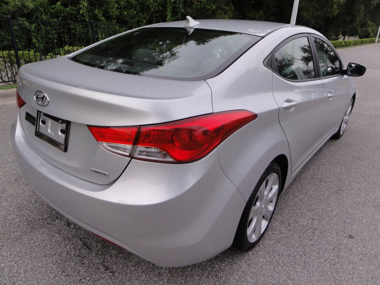 2012 Hyundai ELANTRA Limited - Photo 3 - Deland, FL 32720