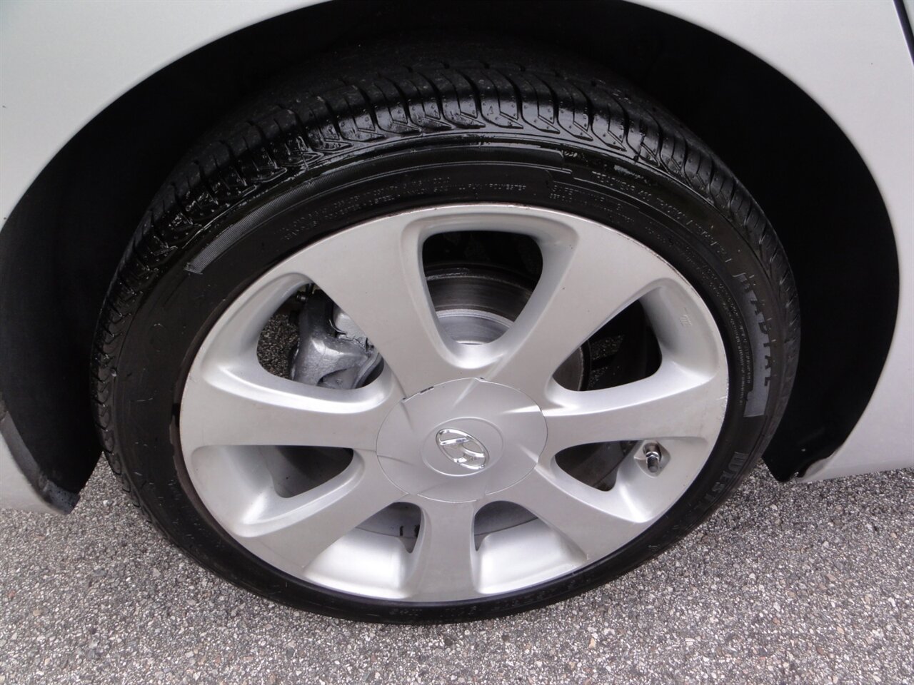 2012 Hyundai ELANTRA Limited - Photo 23 - Deland, FL 32720