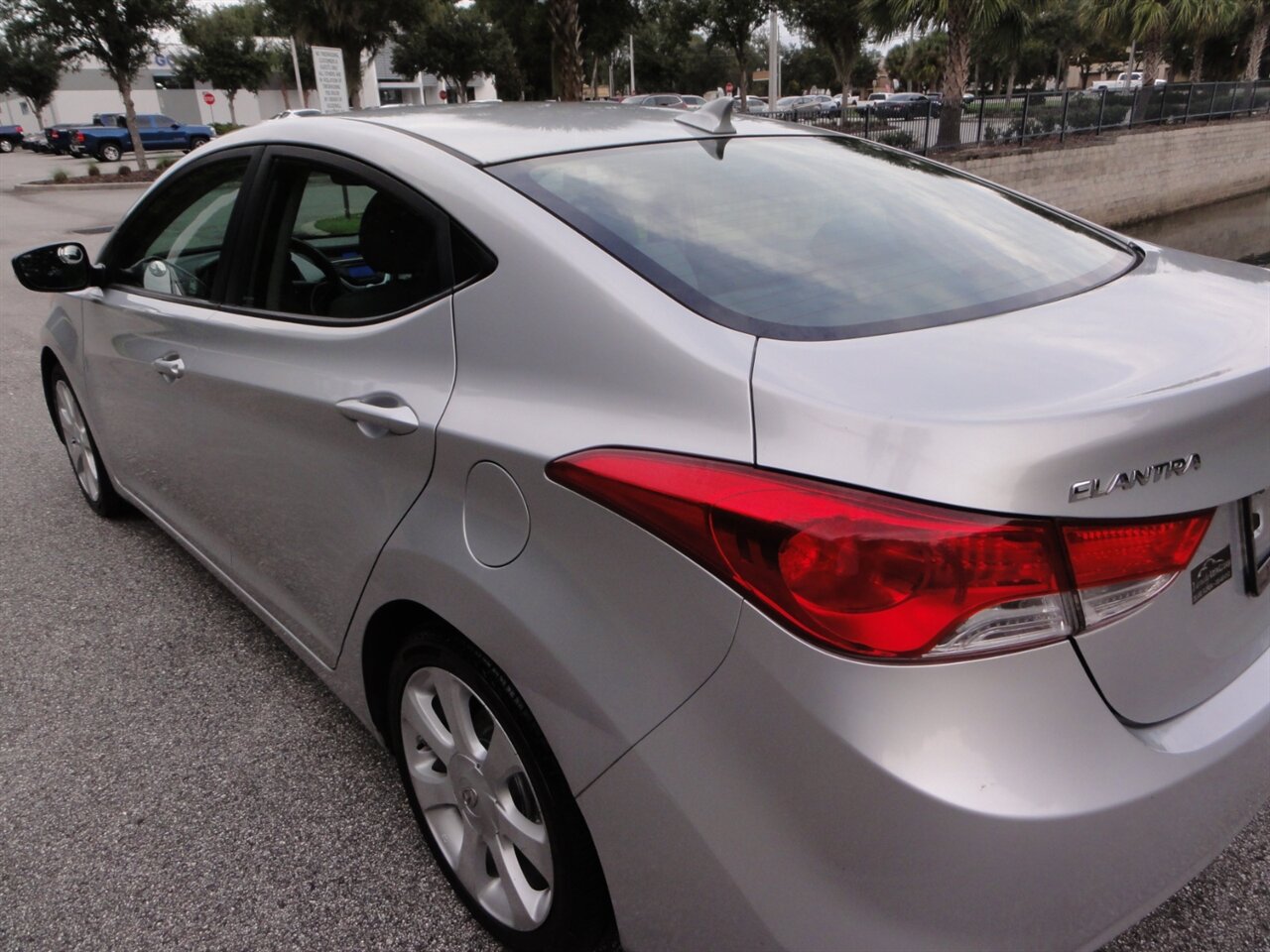 2012 Hyundai ELANTRA Limited - Photo 12 - Deland, FL 32720