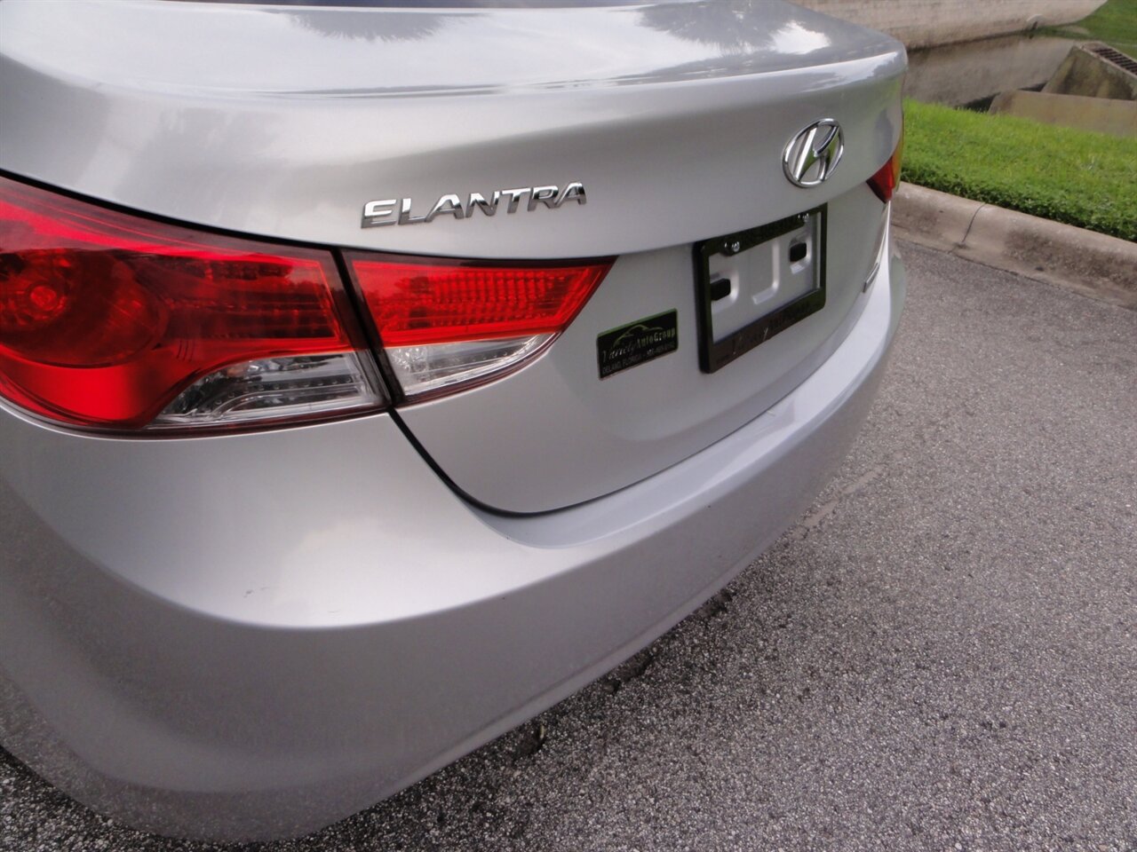 2012 Hyundai ELANTRA Limited - Photo 21 - Deland, FL 32720