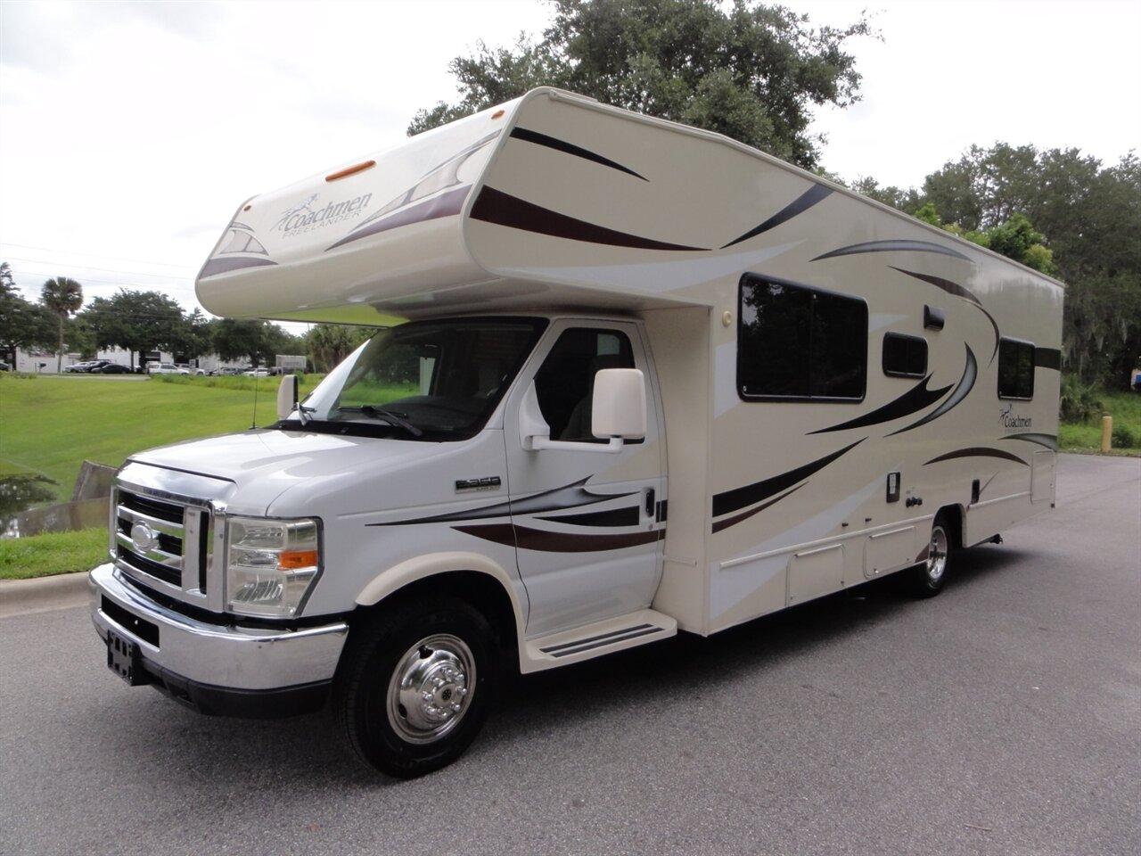 2016 Ford E-350 SD Coachmen Freelander 27QB - Photo 2 - Deland, FL 32720