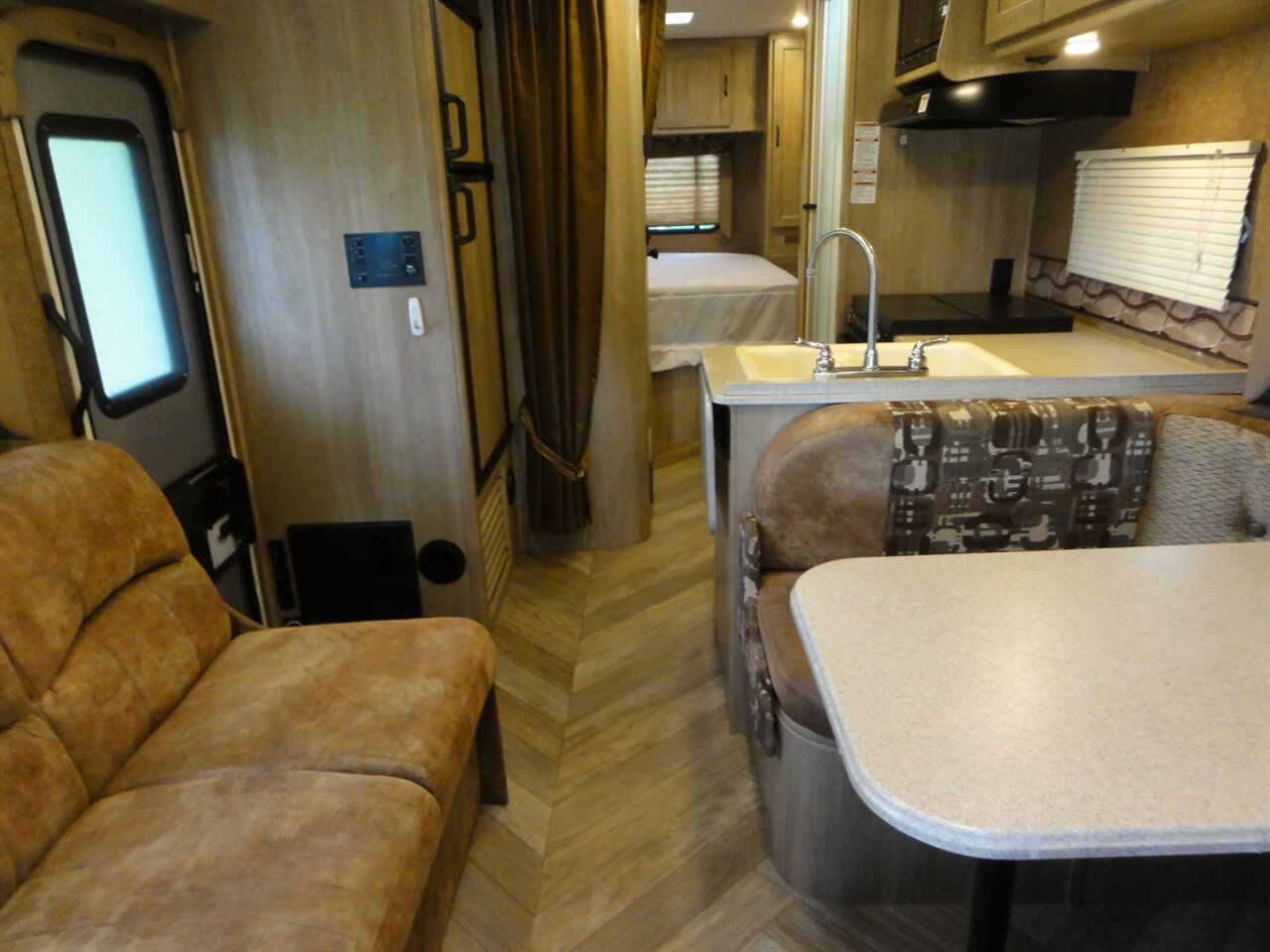 2016 Ford E-350 SD Coachmen Freelander 27QB - Photo 53 - Deland, FL 32720