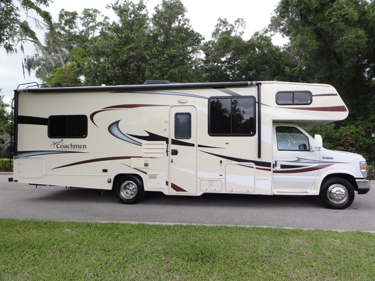 2016 Ford E-350 SD Coachmen Freelander 27QB - Photo 11 - Deland, FL 32720
