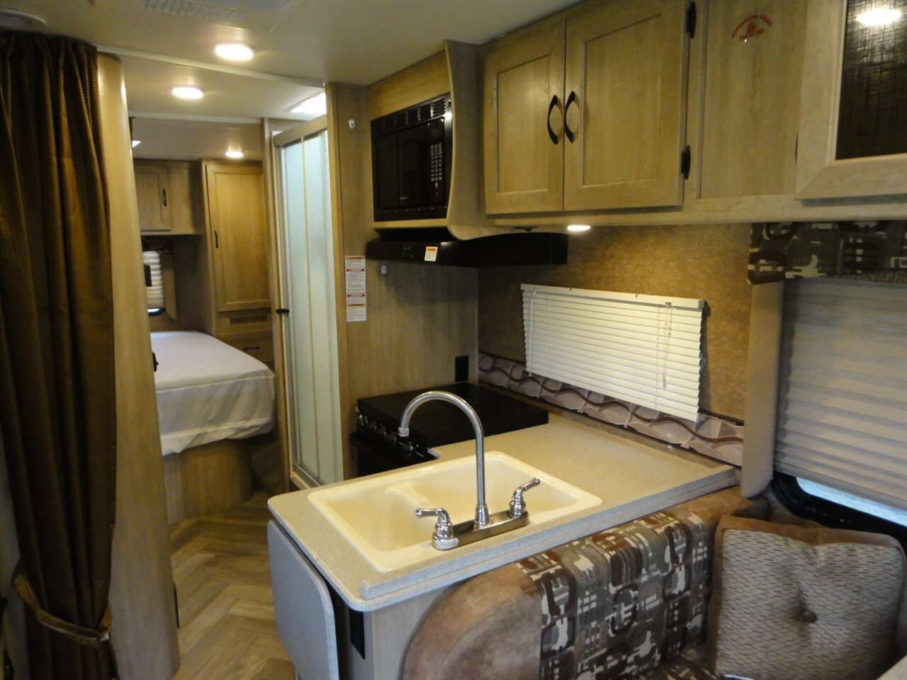 2016 Ford E-350 SD Coachmen Freelander 27QB - Photo 57 - Deland, FL 32720