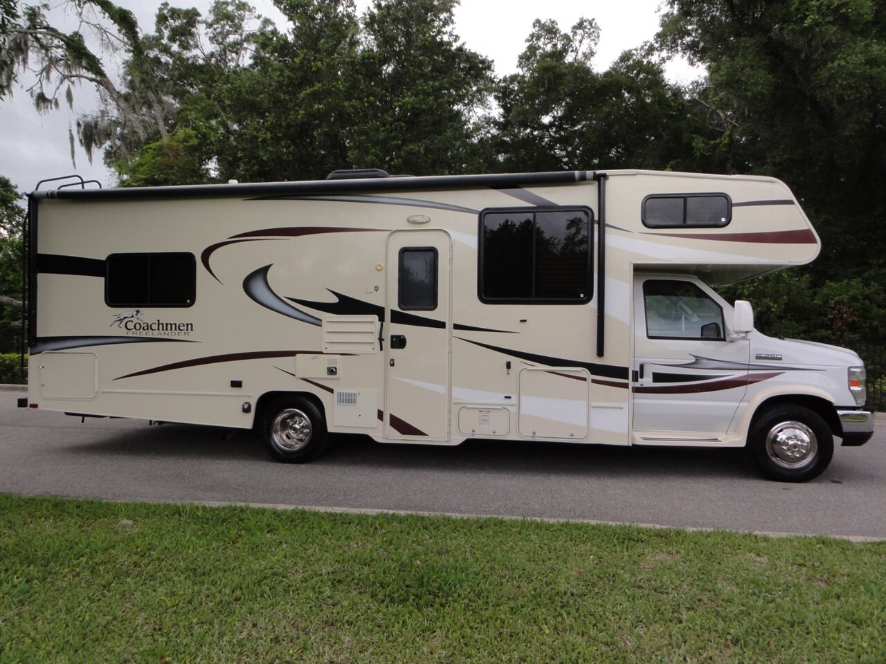2016 Ford E-350 SD Coachmen Freelander 27QB - Photo 10 - Deland, FL 32720