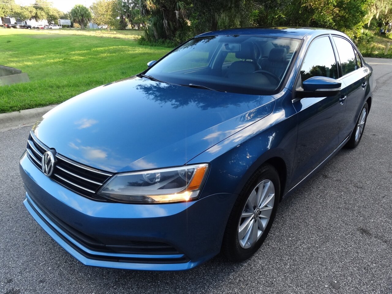 2015 Volkswagen Jetta SE - Photo 2 - Deland, FL 32720
