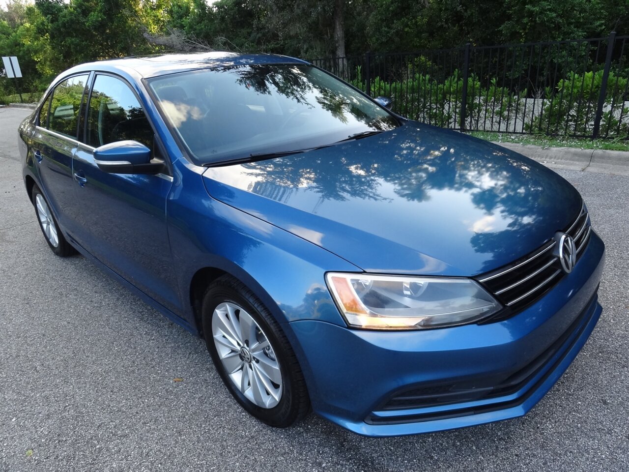 2015 Volkswagen Jetta SE - Photo 1 - Deland, FL 32720