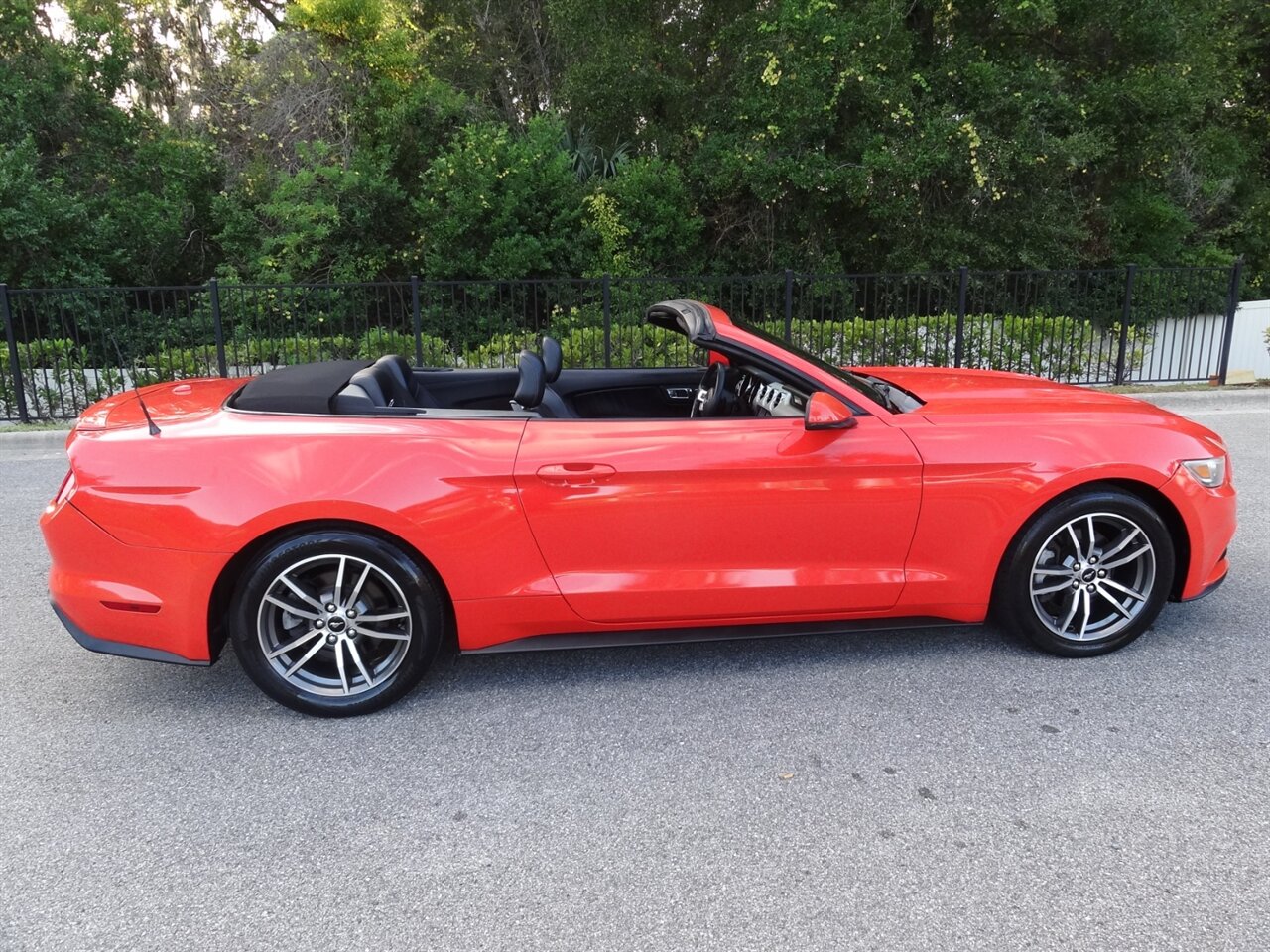 2016 Ford Mustang EcoBoost Premium - Photo 25 - Deland, FL 32720