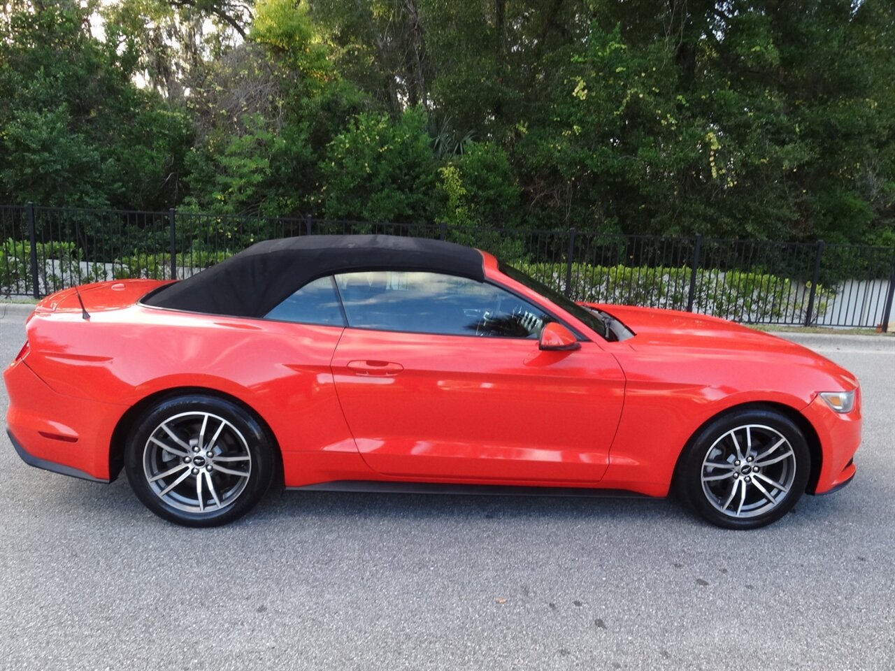 2016 Ford Mustang EcoBoost Premium - Photo 23 - Deland, FL 32720