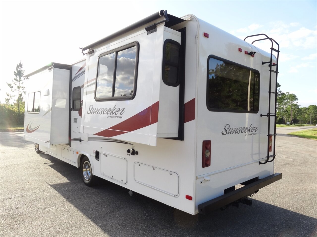 2016 Forest River Sunseeker 2860DS - Photo 17 - Deland, FL 32720