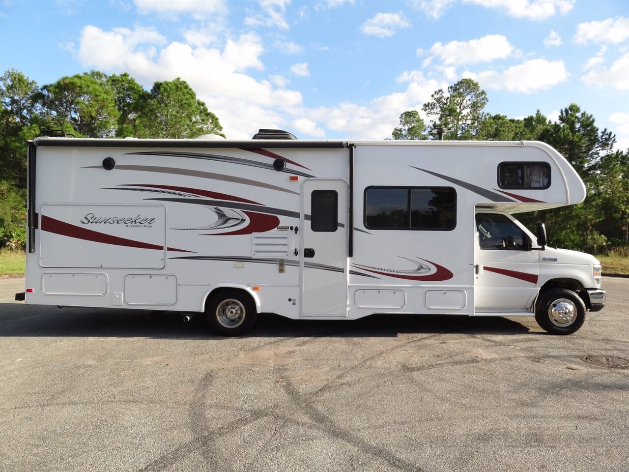 2016 Forest River Sunseeker 2860DS - Photo 9 - Deland, FL 32720