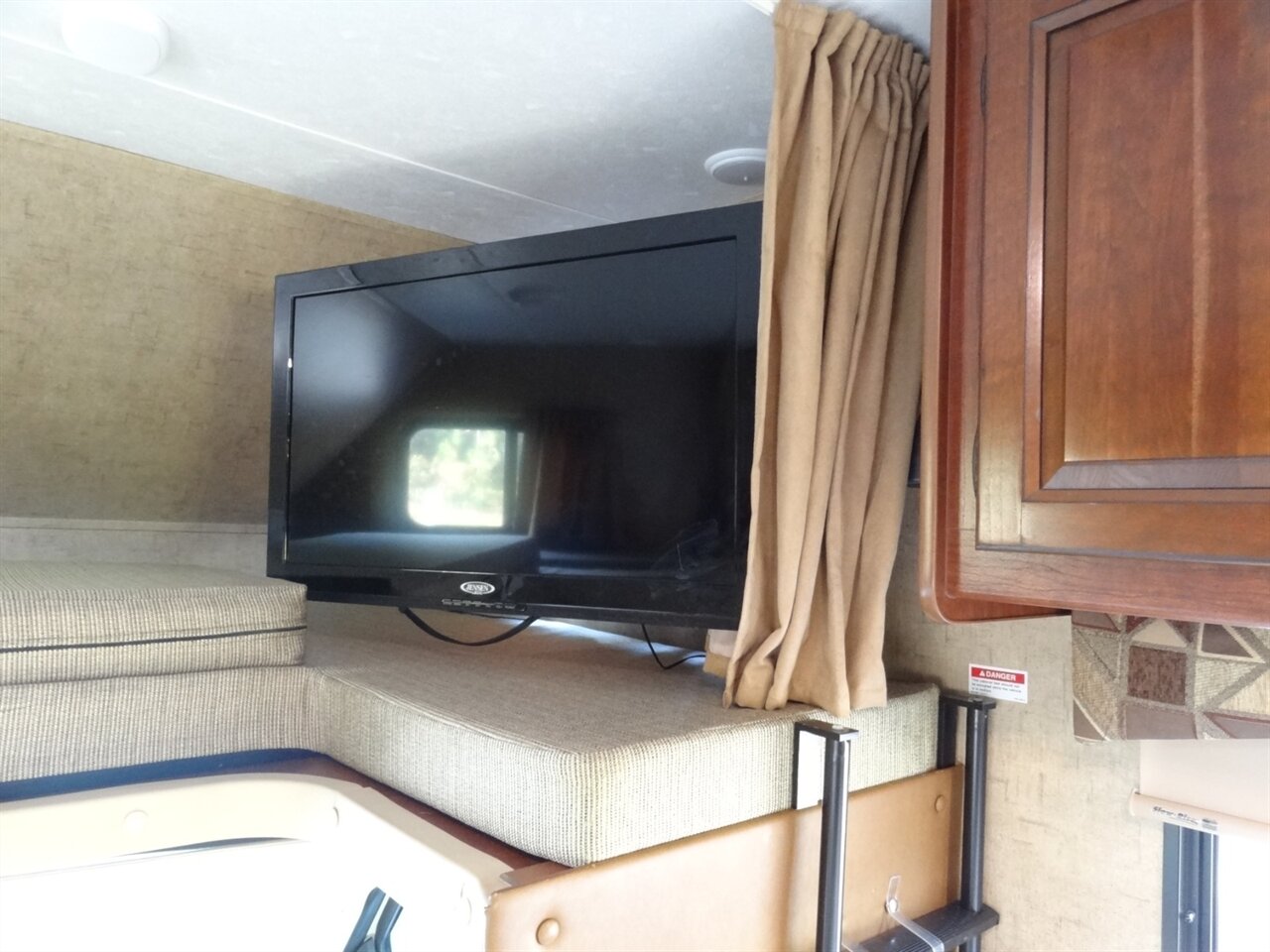 2016 Forest River Sunseeker 2860DS - Photo 87 - Deland, FL 32720