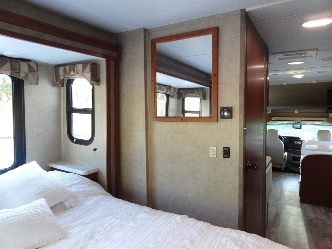 2016 Forest River Sunseeker 2860DS - Photo 79 - Deland, FL 32720