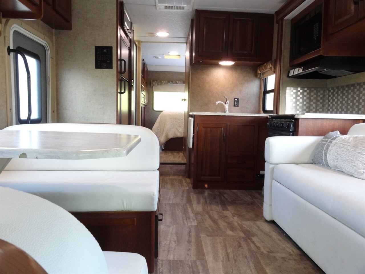 2016 Forest River Sunseeker 2860DS - Photo 52 - Deland, FL 32720